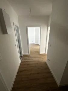 Komplett sanierte 2-Zimmer-Wohnung mit voll ausgestatteter Küche