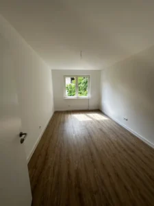 Komplett sanierte 2-Zimmer-Wohnung mit voll ausgestatteter Küche