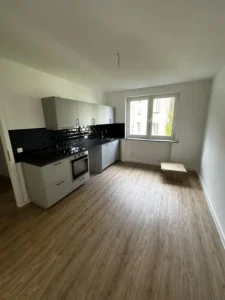 Komplett sanierte 2-Zimmer-Wohnung mit voll ausgestatteter Küche