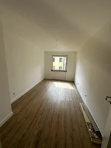 Komplett sanierte 2-Zimmer-Wohnung mit voll ausgestatteter Küche