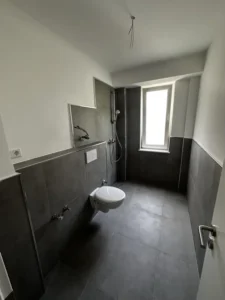 Komplett sanierte 2-Zimmer-Wohnung mit voll ausgestatteter Küche