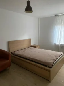 Stilvolle Souterrain, voll möblierte 2-Zimmer-Wohnung mit Balkon