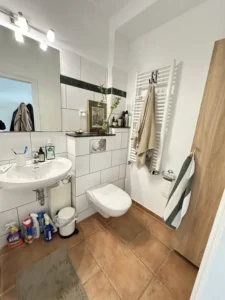 Stilvolle 2-Zimmer-Wohnung in Top-Lage Düsseldorf – voll möbliert mit ruhigem Balkon