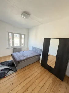 Moderne 3-Zimmer-Wohnung, komplett möbliert, mit Balkon