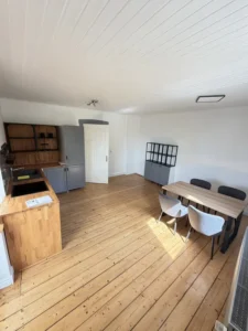 Moderne 3-Zimmer-Wohnung, komplett möbliert, mit Balkon