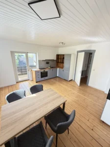 Moderne 3-Zimmer-Wohnung, komplett möbliert, mit Balkon