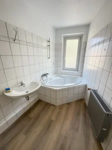Moderne 3-Zimmer-Wohnung, komplett möbliert, mit Balkon