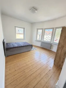 Moderne 3-Zimmer-Wohnung, komplett möbliert, mit Balkon